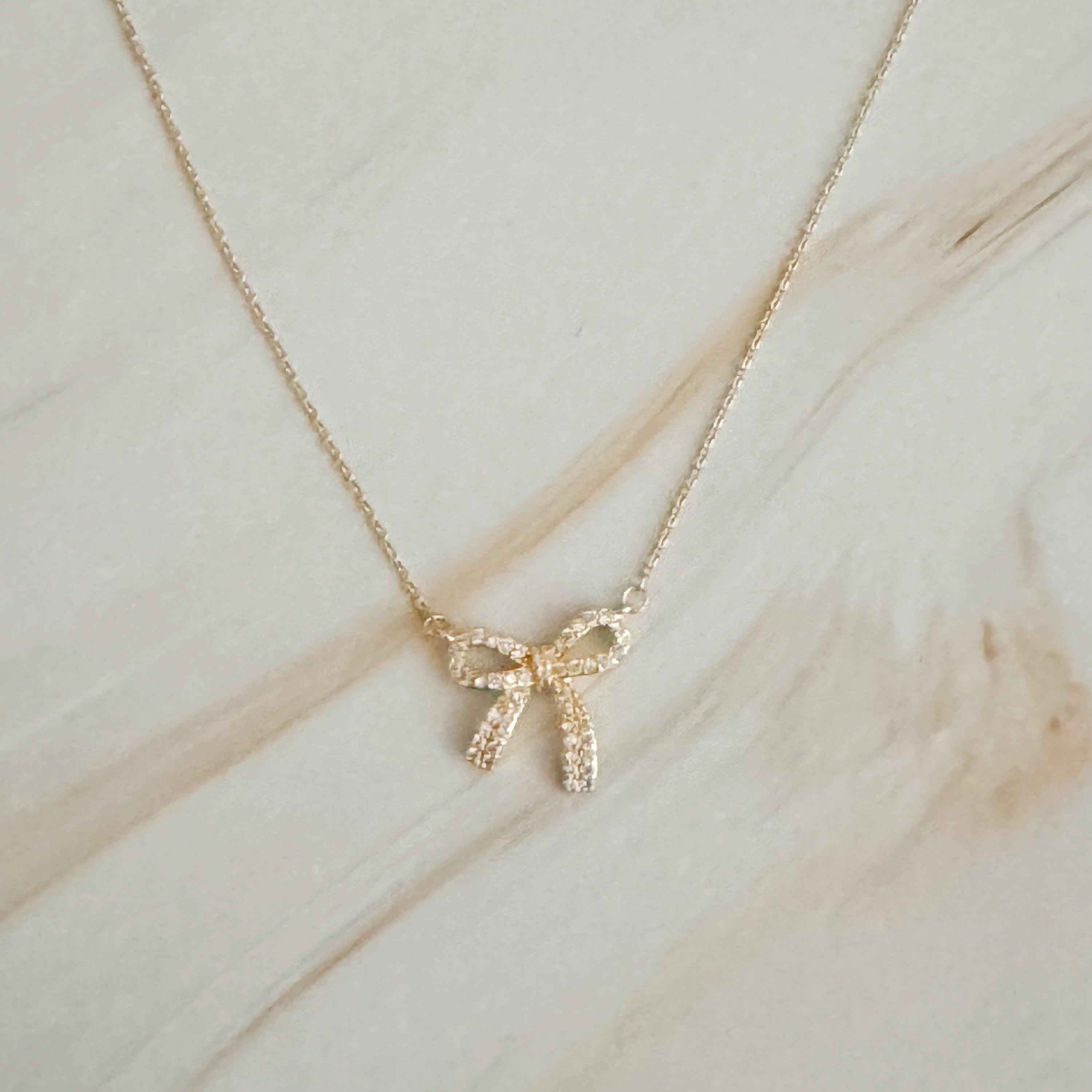 Collier Nœud Brillant